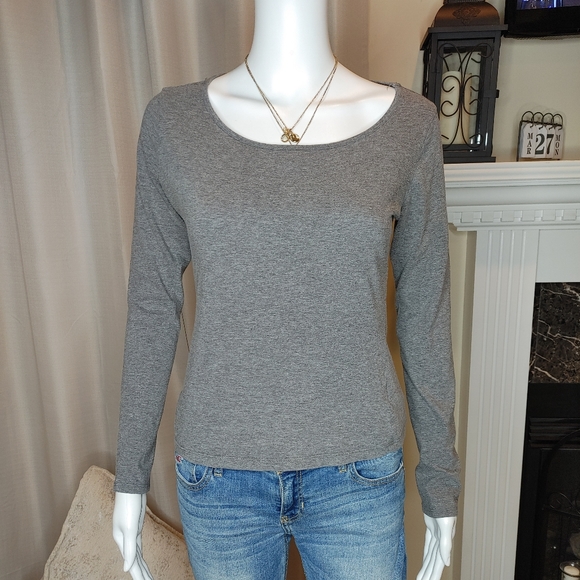FOREVER 21 Fitted Top With back Cut-Out, Gray M - Picture 2 of 10